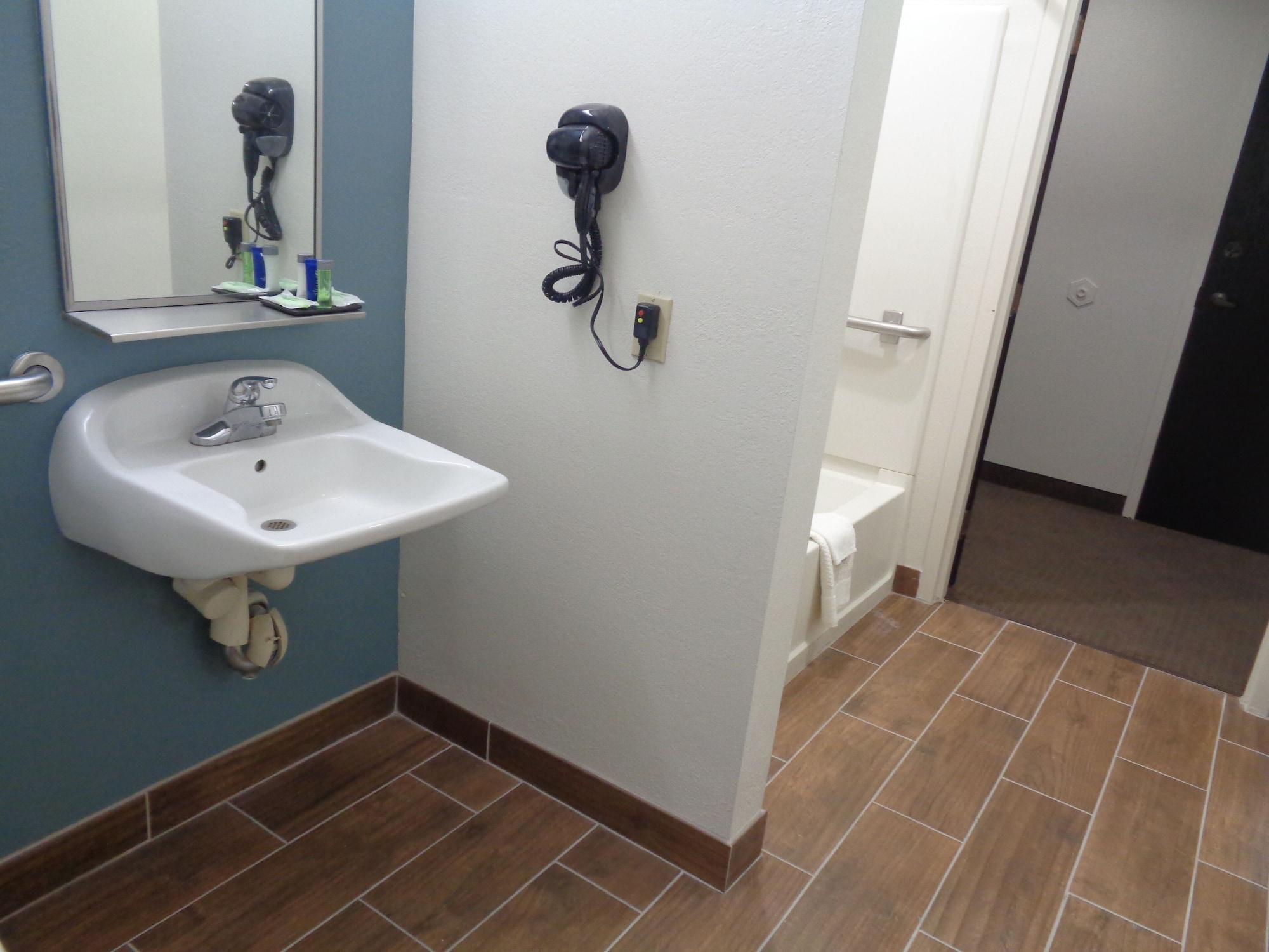 Sleep Inn & Suites Tallahassee-Capitol Екстериор снимка